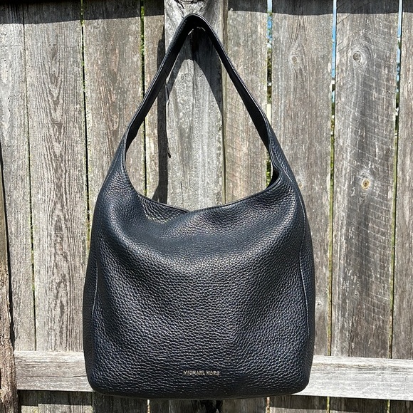 Michael Kors Collection Handbags - Michael Kors Black Leather shoulder purse